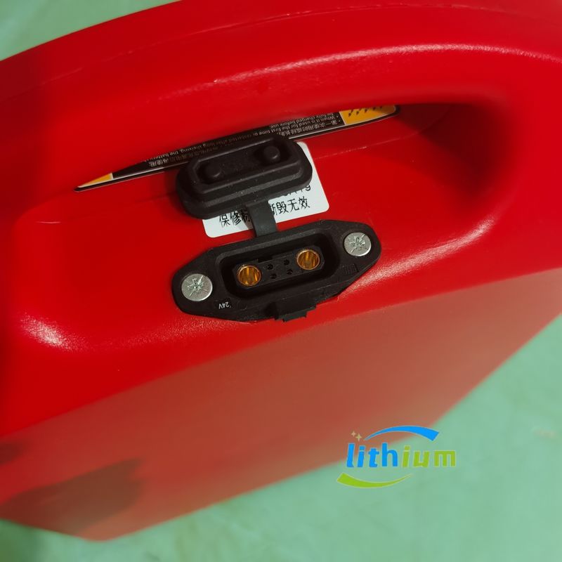 Pin lithium ion màu đen với công suất 30Ah điện áp 24V