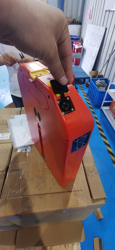 Black Electric Forklift Lithium Ion Battery cung cấp 2-3 giờ thời gian xả nguồn cung cấp điện cho kho và công nghiệp